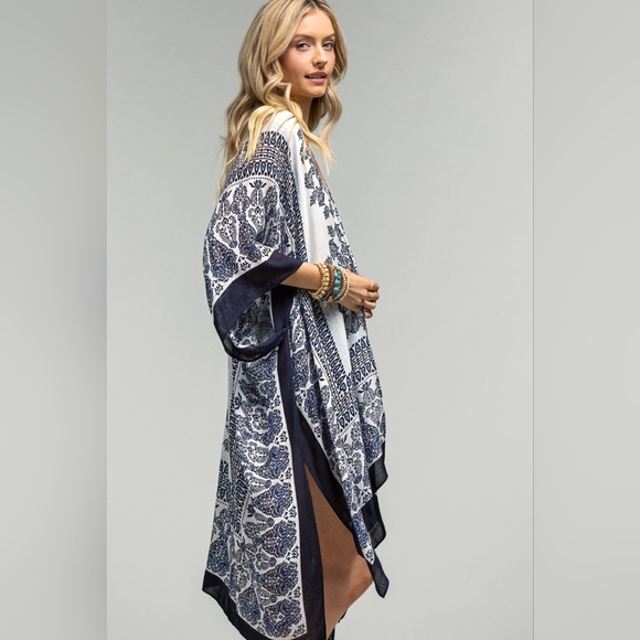 One by Onedder Other - White & Navy Paisley Damask Print Kimono w Deep Black Solid Border